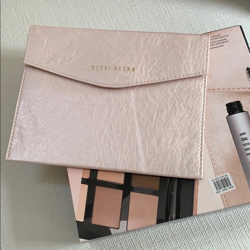Bobbie Brown Makeup Sleeve.